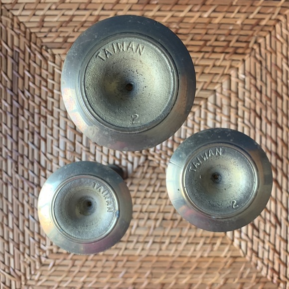 Vintage mid-century brass candlesticks. Set of 3 - Picture 4 of 7